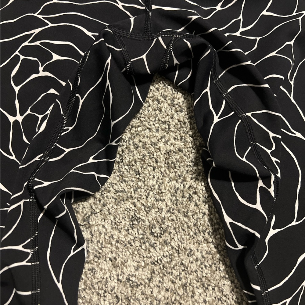 Lululemon Rose Patterned Wunder Under Leggings - … - image 3